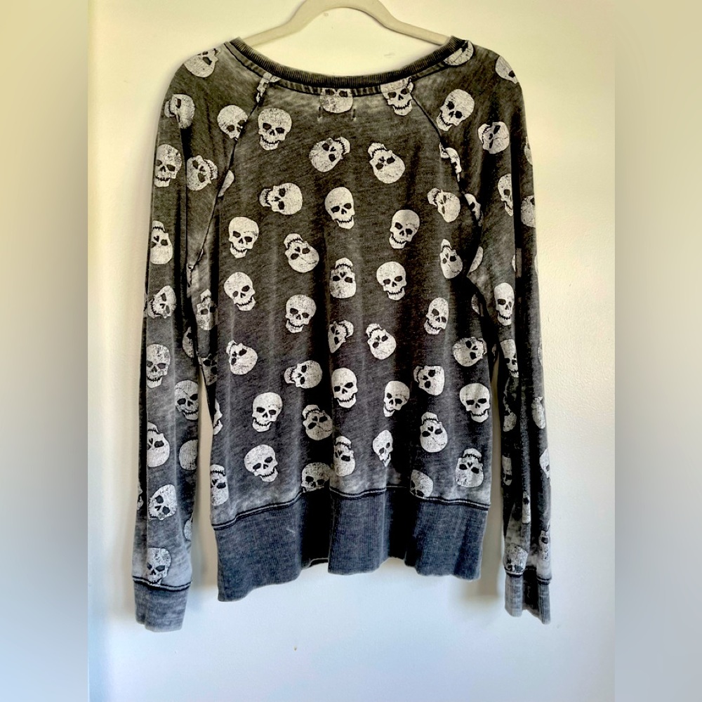 Drapey skull sweatshirt Size L